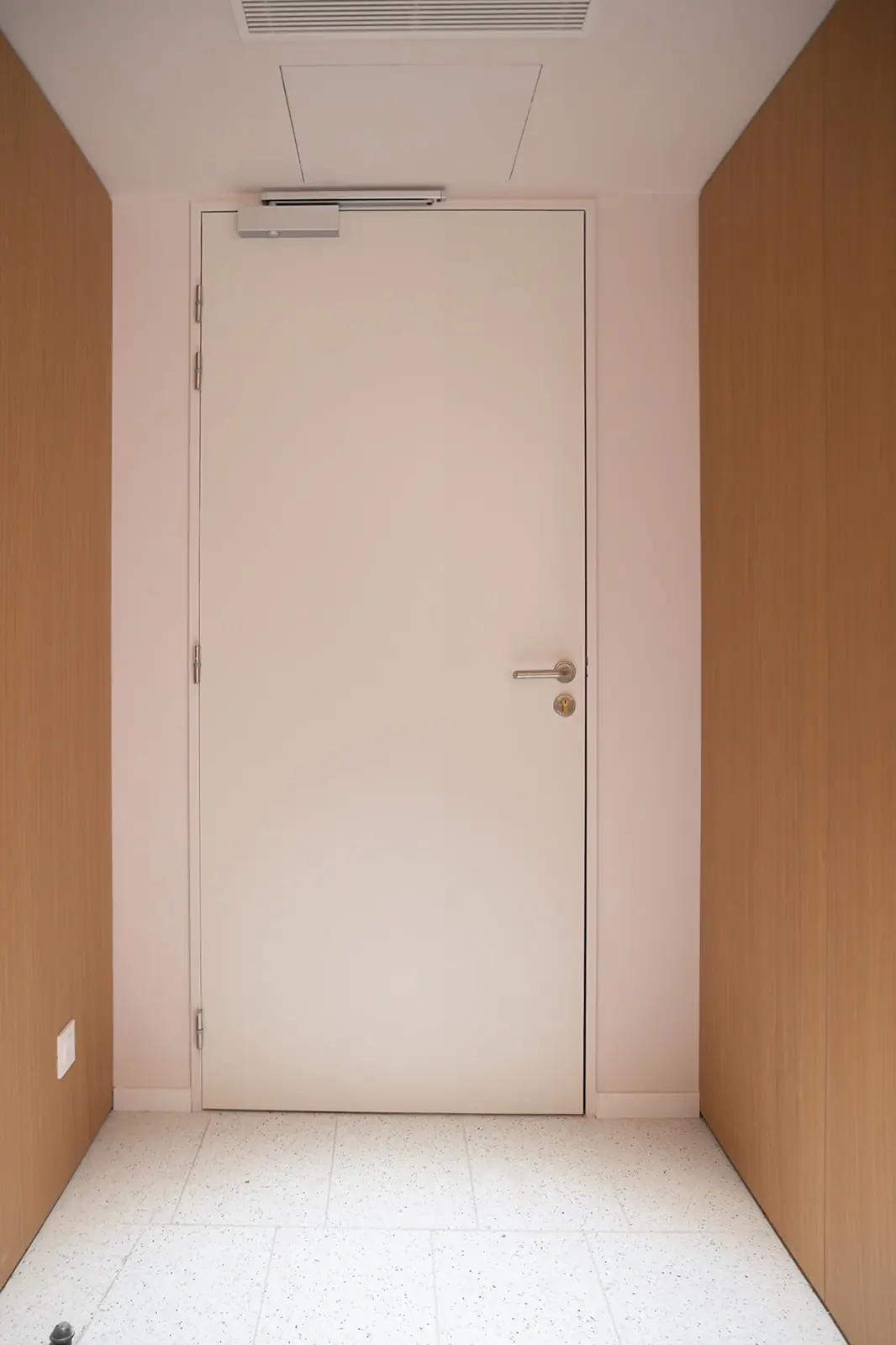 Bloc-porte acoustique simple vantail simple action sur huisseries bois et métallique