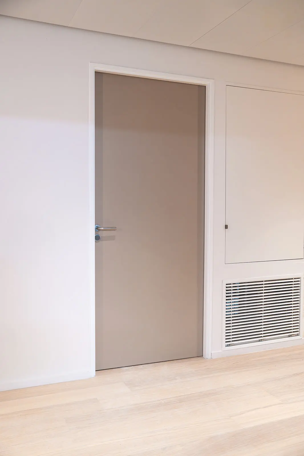Bloc-porte simple vantail simple action sur huisseries bois et métallique