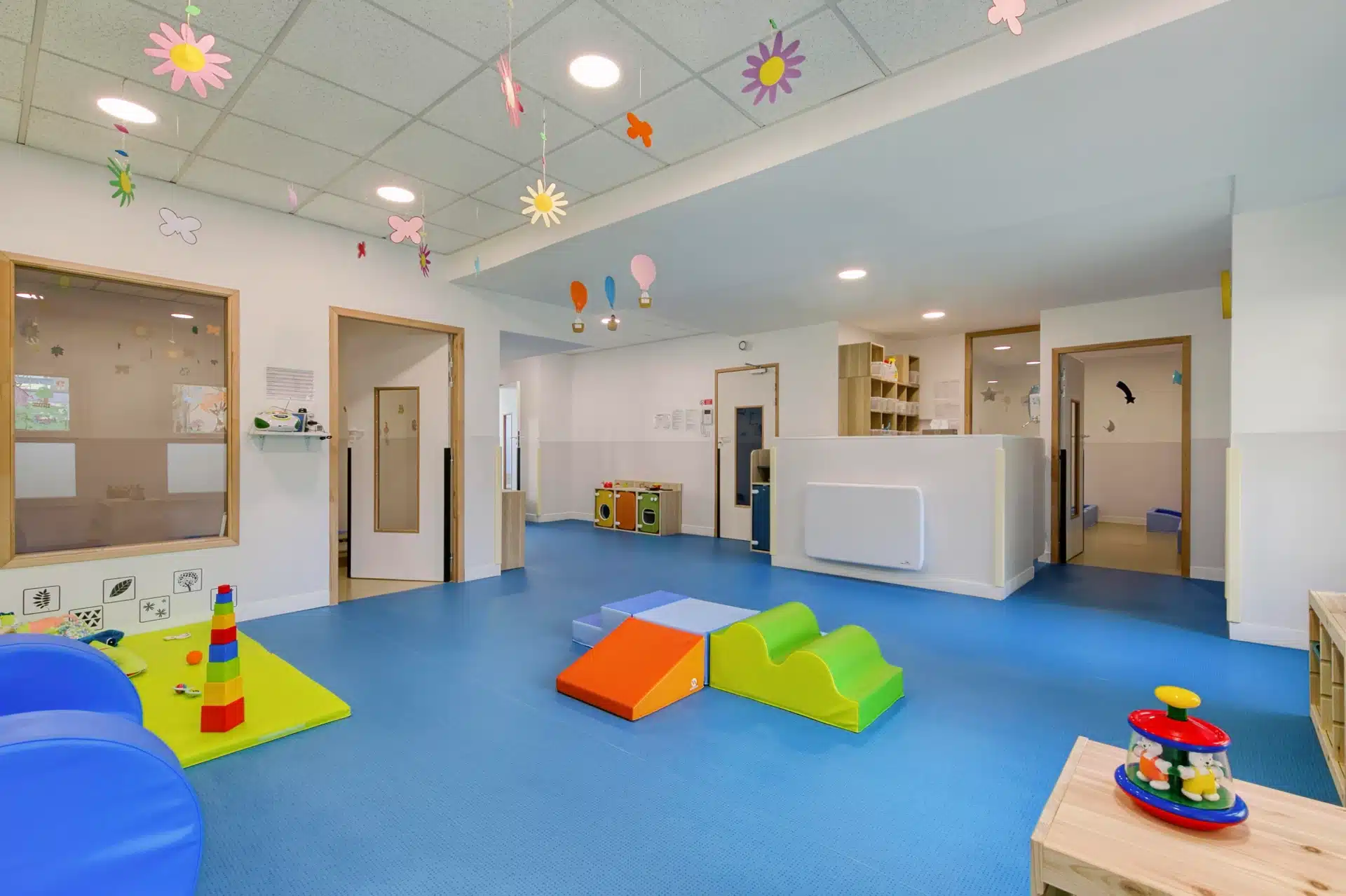 blocs-portes maternels situés dans une crèche