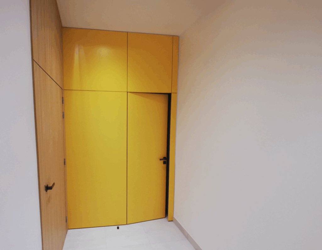 bloc-porte avec décor sous-tenture
