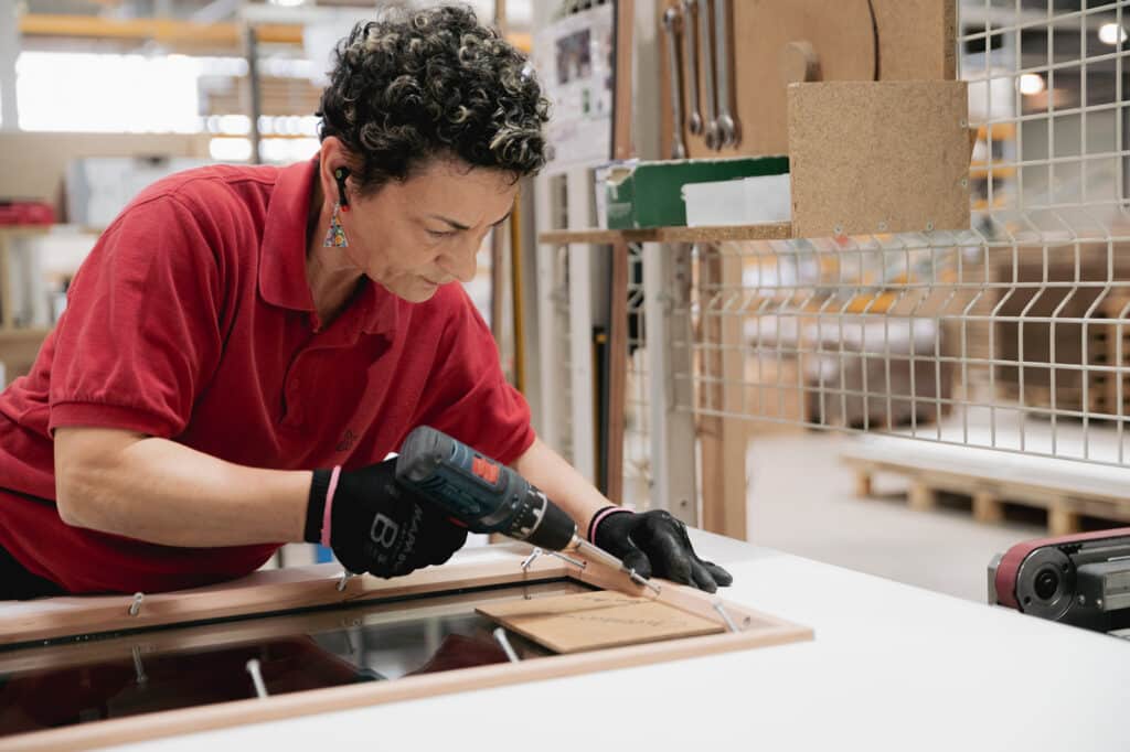 fixation de parcloses en bois sur une porte technique polytech